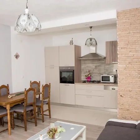 דירה By The Sea Kasalo With Garden